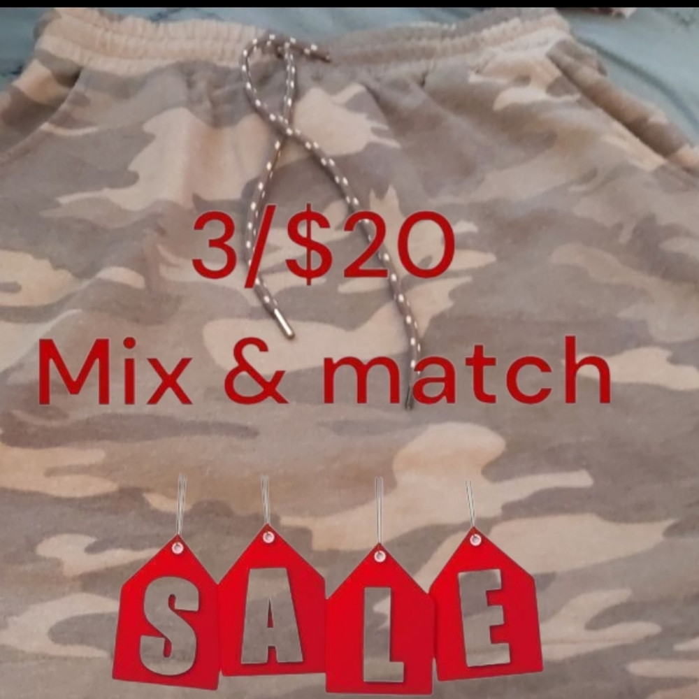 Maurice's camo skirt size xs